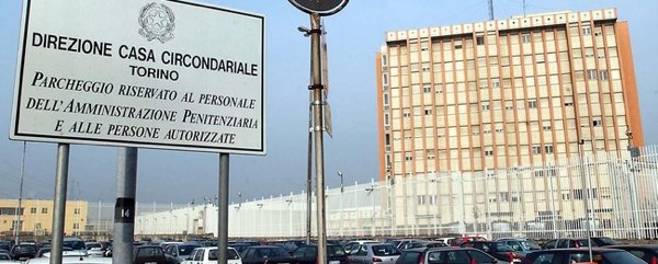 Introducevano droga, medicinali e telefonini in carcere a Torino: arrestato anche un 31enne di Catania