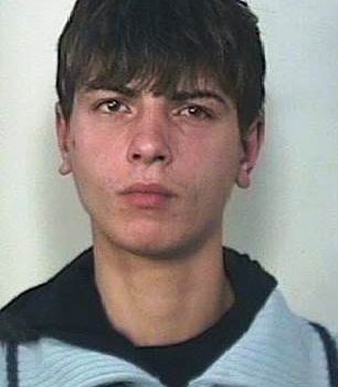 Catania, sorpresi con 16 kg droga e tre pistole. Tre arresti