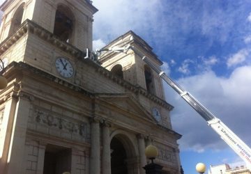 Preparativi apertura Porta Santa Duomo Giarre: rimosse erbacce sulle torri campanarie