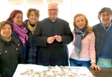 Francavilla, 25 Crocifissi in dono per le scuole