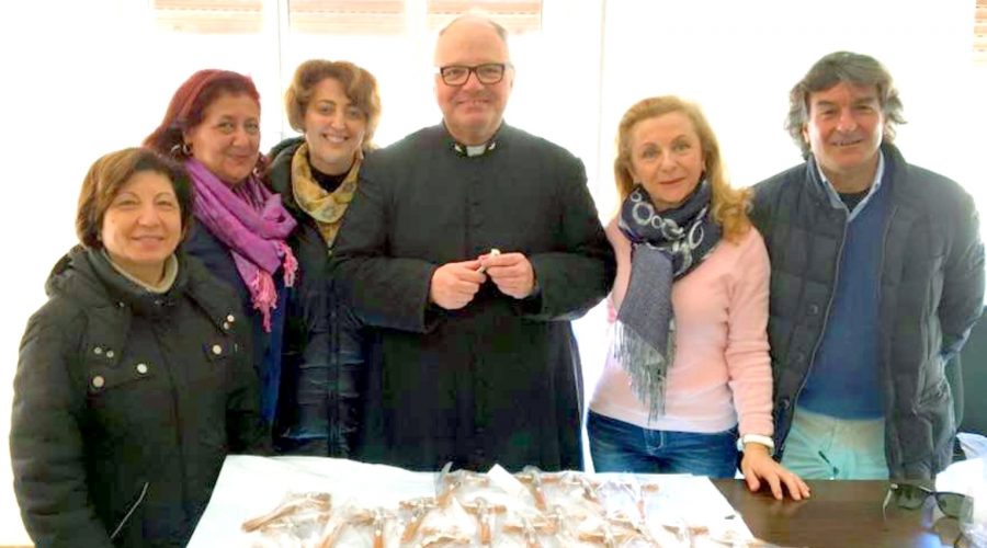 Francavilla, 25 Crocifissi in dono per le scuole