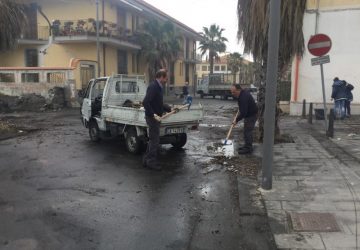 Mareggiata a Riposto, tempestivi interventi del Comune. Monitoraggio della Guardia Costiera VD