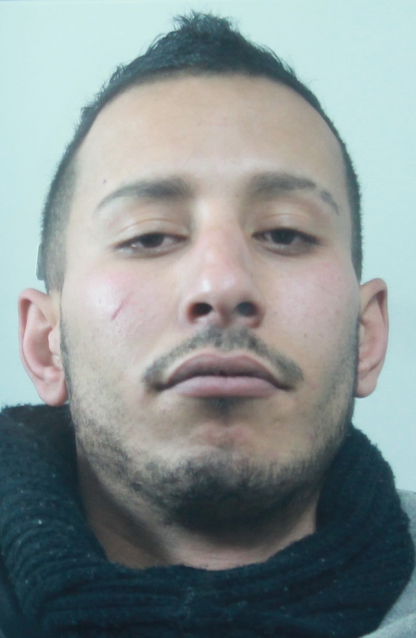 Catania: tenta di estorcere denaro ad una coppietta. Al rifiuto li aggredisce. Arrestato