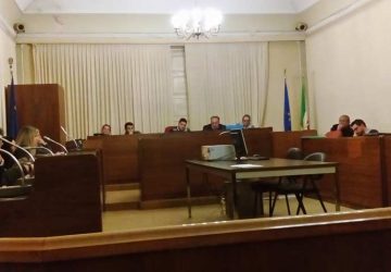 Mascali: si alzano le temperature in Consiglio su servizio idrico e rifiuti. Rinviato il punto sul mercato di Fondachello