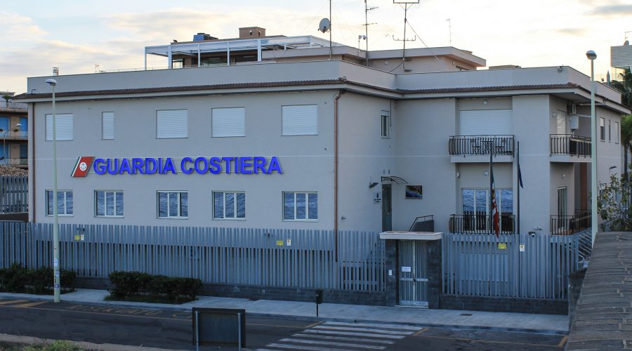 Riposto, consegna dello storico faro al Demanio