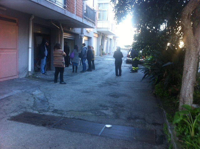 Giarre, cade dalla scala e muore VIDEO