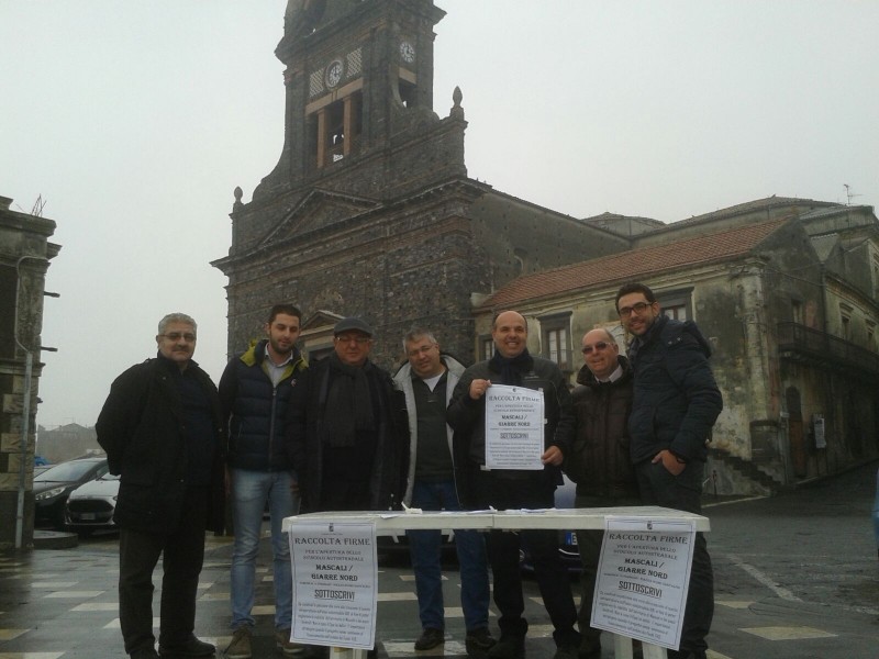 Raccolta firme svincolo A18 Mascali, tappa a S.Alfio