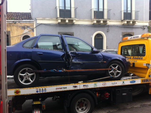 Trepunti: scontro tra auto e tir. Sulla Statale 114 formate lunghe code