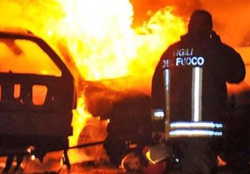 Mascali, in fiamme due minibus del Villaggio Mediterraneo