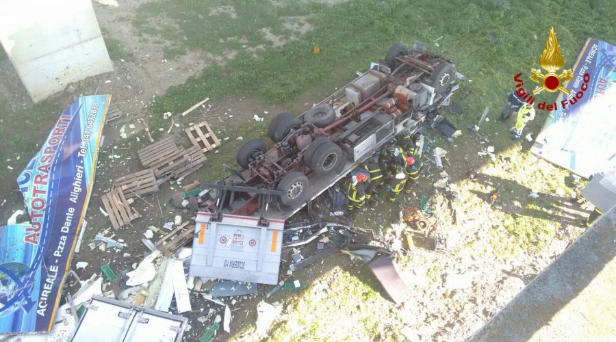 Tragico incidente sulla A19. Morto autotrasportatore, ventiduenne, nativo di Acireale VIDEO