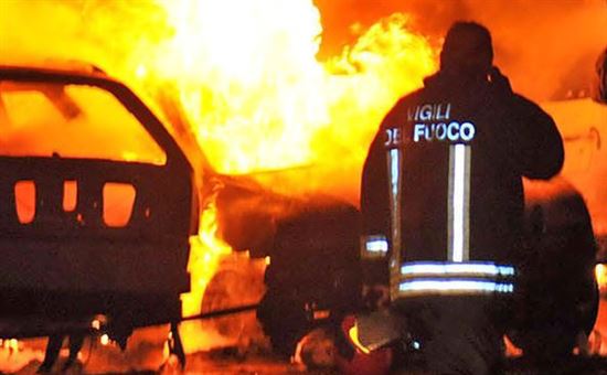 Mascali, in fiamme due minibus del Villaggio Mediterraneo