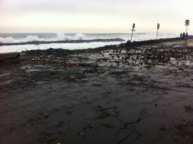 Riposto, allerta meteo: disposta la chiusura delle scuole. Chiuse le strade prospicienti al mare