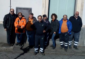 Stipendi arretrati: ancora proteste degli operatori ecologici di Linguaglossa