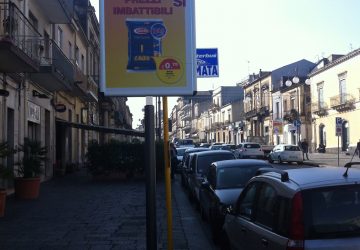 Giarre, si profila nuova carta bollata per il Comune per le paline pubblicitarie