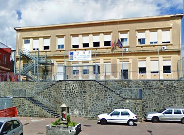 Giarre, rientro a scuola con i cappotti e sciarpe: caldaie guaste al Verga, Ungaretti e Cosentino