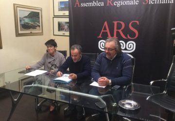 &ldquo;Gettonopoli&rdquo; a Giarre? Movimentata conferenza stampa dei &ldquo;Cinque Stelle&rdquo;. E la consigliera Spitaleri risponde che&hellip; VIDEO