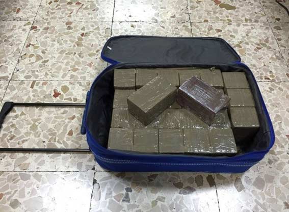 Catania: “pizzicato” al casello autostradale con 25 kg di hashish. Arrestato