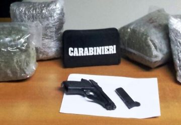 Catania, blitz nei bunker di viale Grimaldi: sequestrati 4 chili di marijuana e una pistola. Un arresto