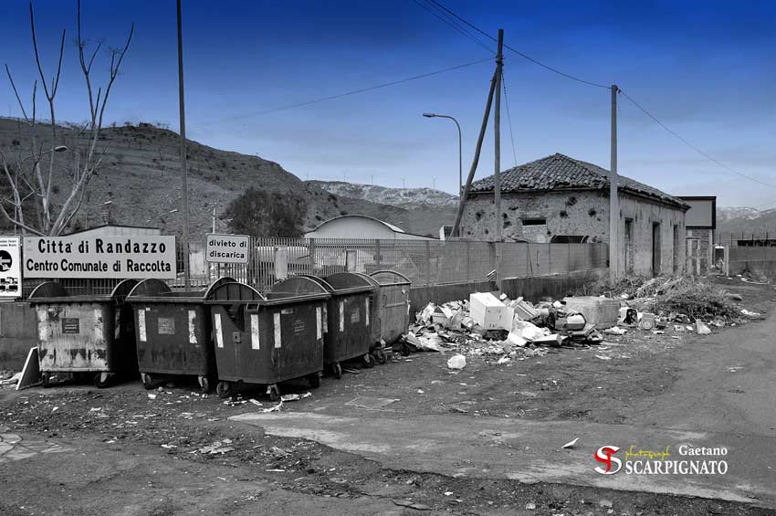 Randazzo: niente soldi ai netturbini, inizia lo sciopero