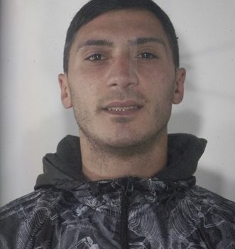 Adrano, assaltano furgone carico di sigarette. Arrestati NOMI FOTO