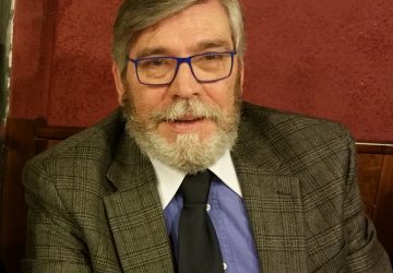 Catania, l&rsquo;attore Santi Consoli si racconta, nei primi 50 anni della sua emozionante carriera