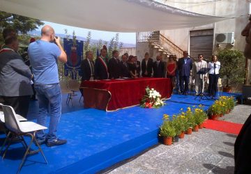 Giarre, D&rsquo;Anna vs Bonaccorsi: torna la &ldquo;giungla&rdquo; nel parcheggio in municipio