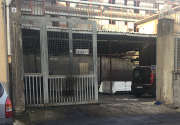 Giarre: pneumatico incendiato davanti a rivendita materiale ferroso. Ombra del racket?