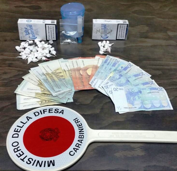 Acireale: era ai domiciliari e spacciava dal balcone. Arrestato