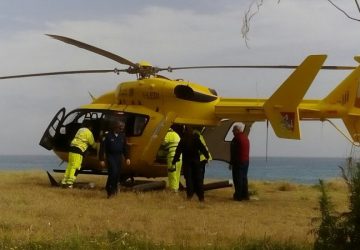 Lungomare di Fiumefreddo: scontro tra auto e moto. Interviene elisoccorso