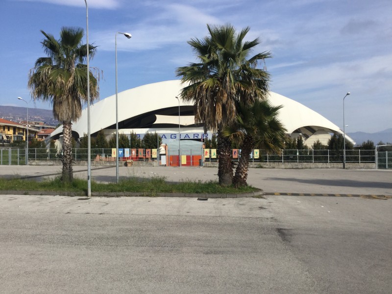 Giarre, intervento dei vigili del fuoco nella tensostruttura: controlli sulla sicurezza