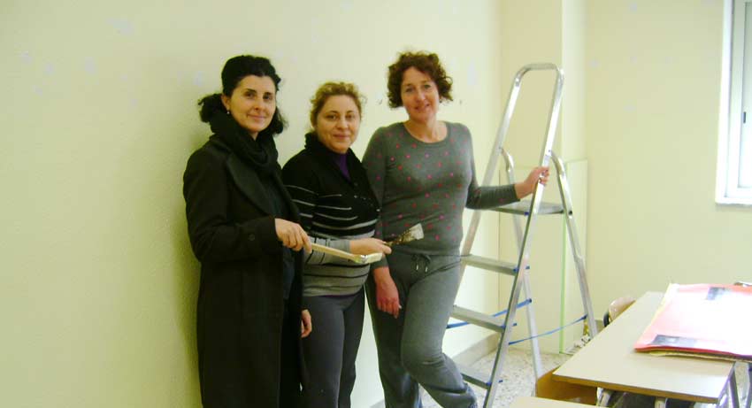 Giarre, mamme a lavoro per sistemare le aule e gli spazi scolastici