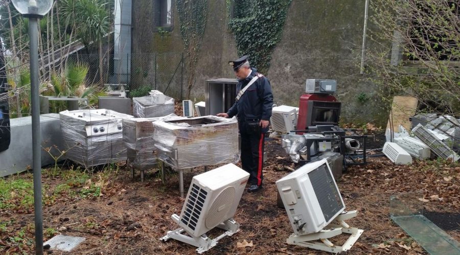 A Zafferana ladri tentano di rubare un “ristorante”: recuperata merce per 60 mila euro e due furgoni rubati a Riposto