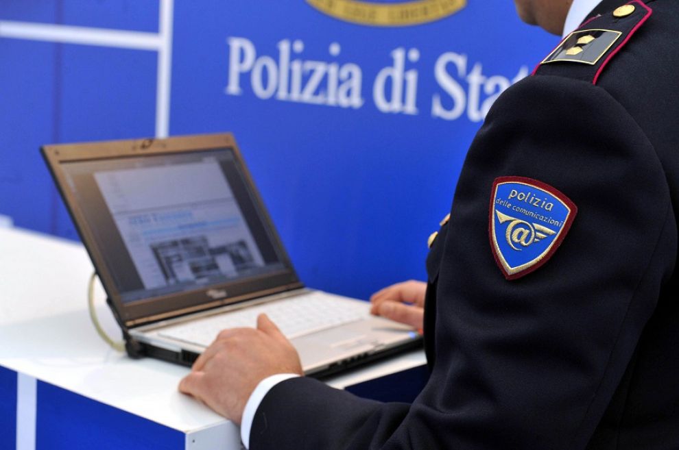 Catania, operazione “Criptolocker”, infettavano con i virus computer aziendali: 4 arresti