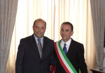 Fiumefreddo, trasporto scolastico. Botta e risposta tra i grillini e il sindaco Alosi