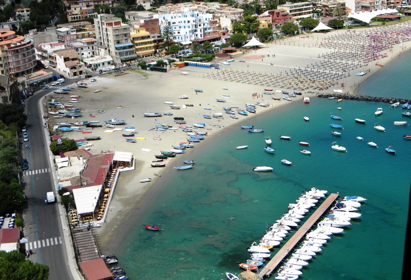 Giardini Naxos: il Porto… l’eterna incompiuta