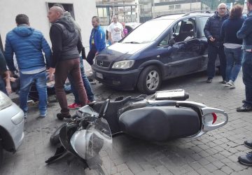Adrano, terribile impatto tra auto e scooter: feriti due giovani, interviene elissoccorso