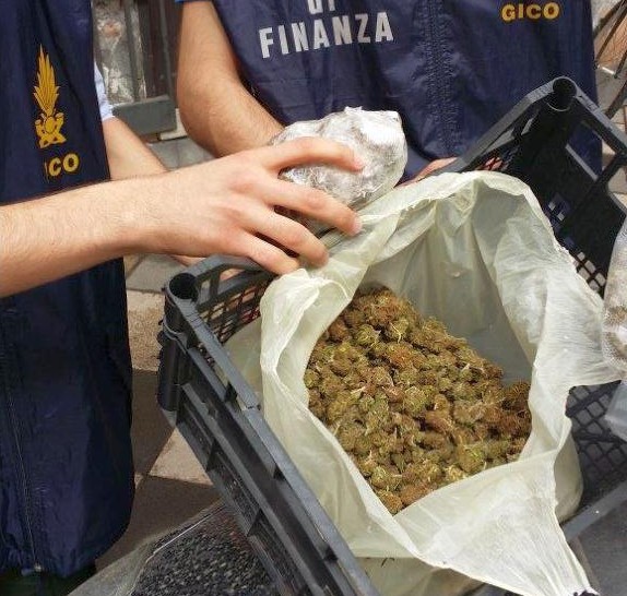 Catania: beccato al casello con oltre 1 kg di droga. Arrestato 49enne di Gaggi