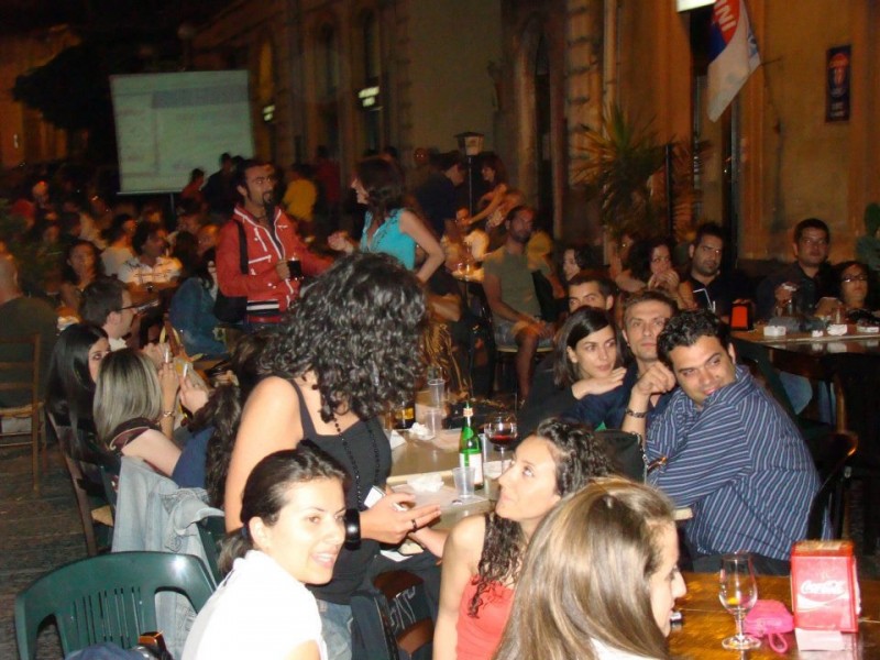 Giarre, esplodono i Caffè concerto