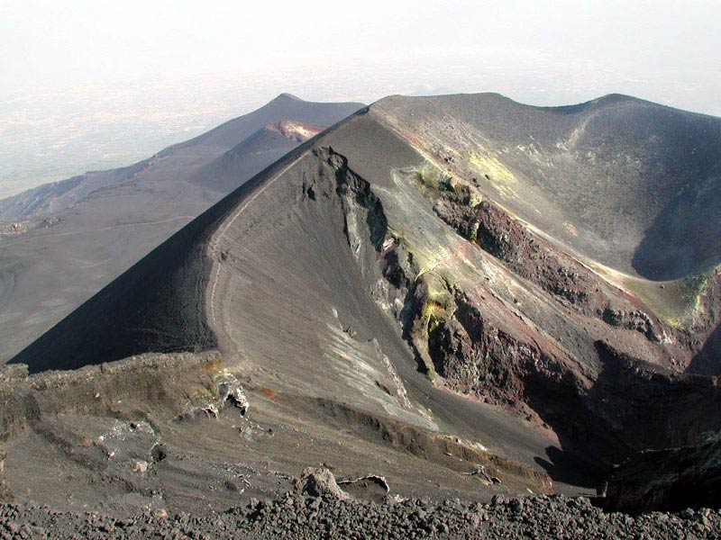 Etna, si apre il cratere di nord est: boati ad intervalli regolari
