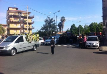 Giarre, celebrati i funerali di Nello Grasso ex comandante Vigili del fuoco