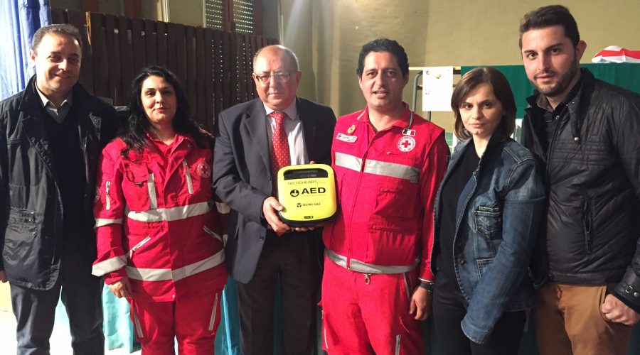 S.Alfio, donato dalla Croce Rossa un defibrillatore