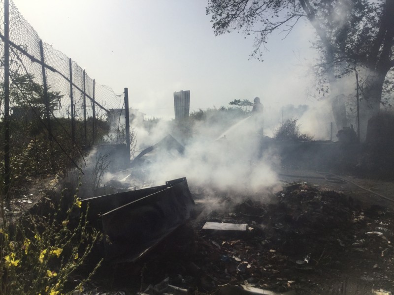 Trepunti, incendio rifiuti in via Mameli