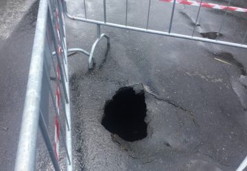 Giarre, ricoperta la voragine apertasi sul manto stradale del viale Libert&agrave;