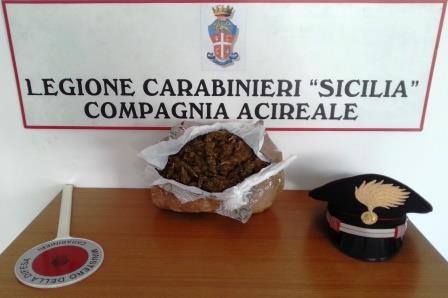 Acireale: sorpresi con un chilo di “marijuana”. In manette due pregiudicati