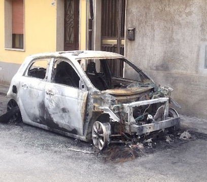 Fiumefreddo, rogo di 3 auto in via Feudo Grande. Non si esclude il dolo