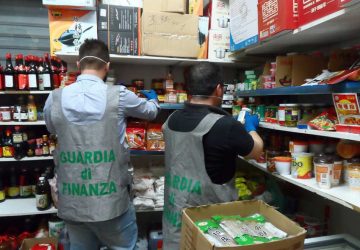 Catania: sequestrate oltre 2 tonnellate di prodotti alimentari non idonei al consumo e sospesa attività commerciale