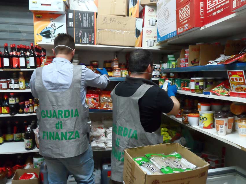 Catania: sequestrate oltre 2 tonnellate di prodotti alimentari non idonei al consumo e sospesa attività commerciale