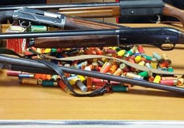Aci S.Antonio, armi in casa: due arresti