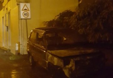 Riposto, incendio auto in via Libert&agrave;