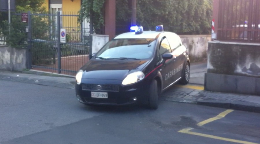 Zafferana, studente 23enne di Fiumefreddo minacciava una 19enne di pubblicare sue foto “piccanti”: arrestato
